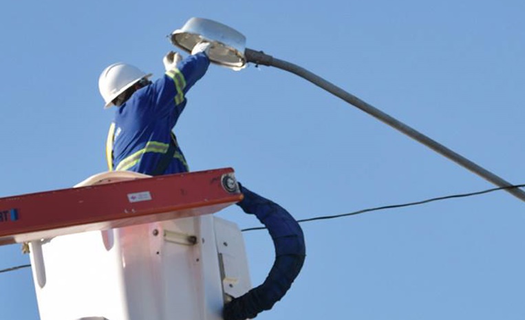 Vereador Cascatinha quer troca de lâmpadas comuns por LED em toda iluminação pública do município