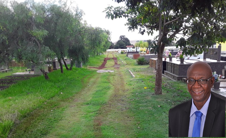 Vereador Manoel da Saúde solicita construção de calçada em corredor central no Cemitério Cristo Redentor