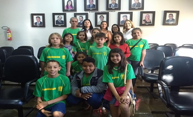 Alunos da Escola estadual Princesa Izabel de Santa Terezinha” visitam a Câmara de vereadores