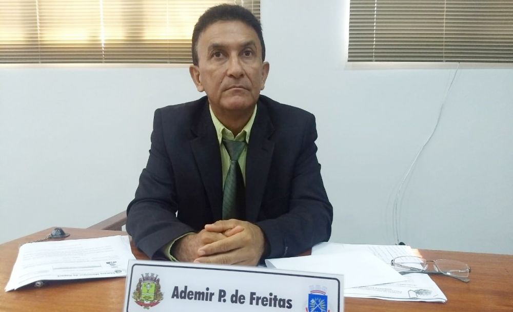 Vereador Ademir Pereira de Freitas (PTC) pede reforma do campo de futebol no Distrito de Santa Terezinha