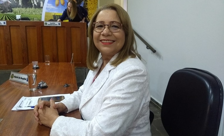 Vereadora Lourdes Struziati solicita do executivo adequações nas tampas de esgotos em ruas recapeadas na área central